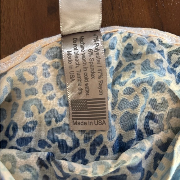 Go Couture floral print leopard texture top in medium - Picture 6 of 6